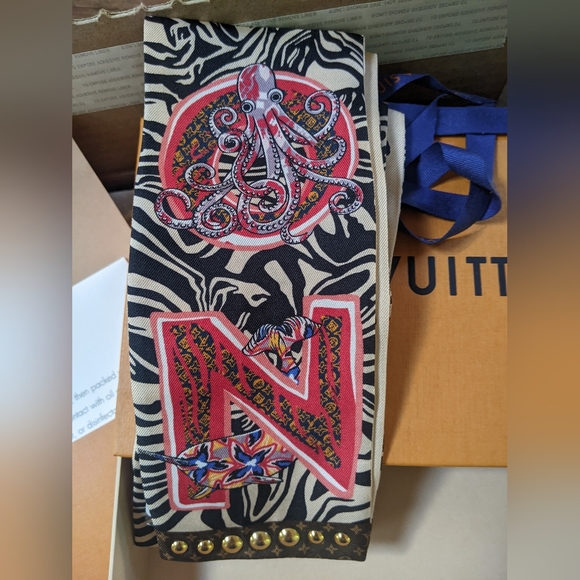 NWT Louis Vuitton Silk Studded ABC Bandeau Scarf Twilly - Picture 8 of 8